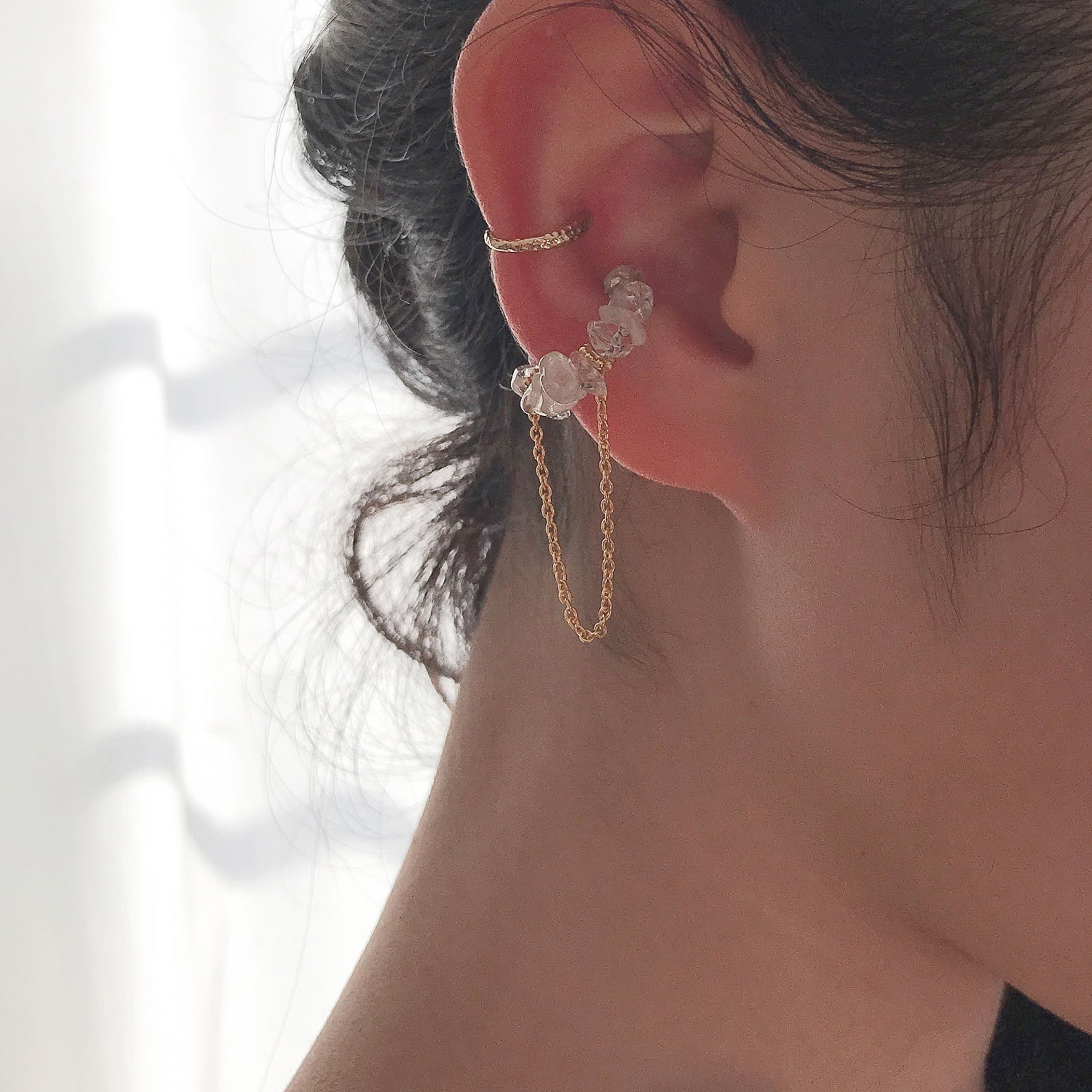 Natural stone Sazare crystal ear cuff | April birthstone – watasinoAkuse  ～わたしのアクセ～