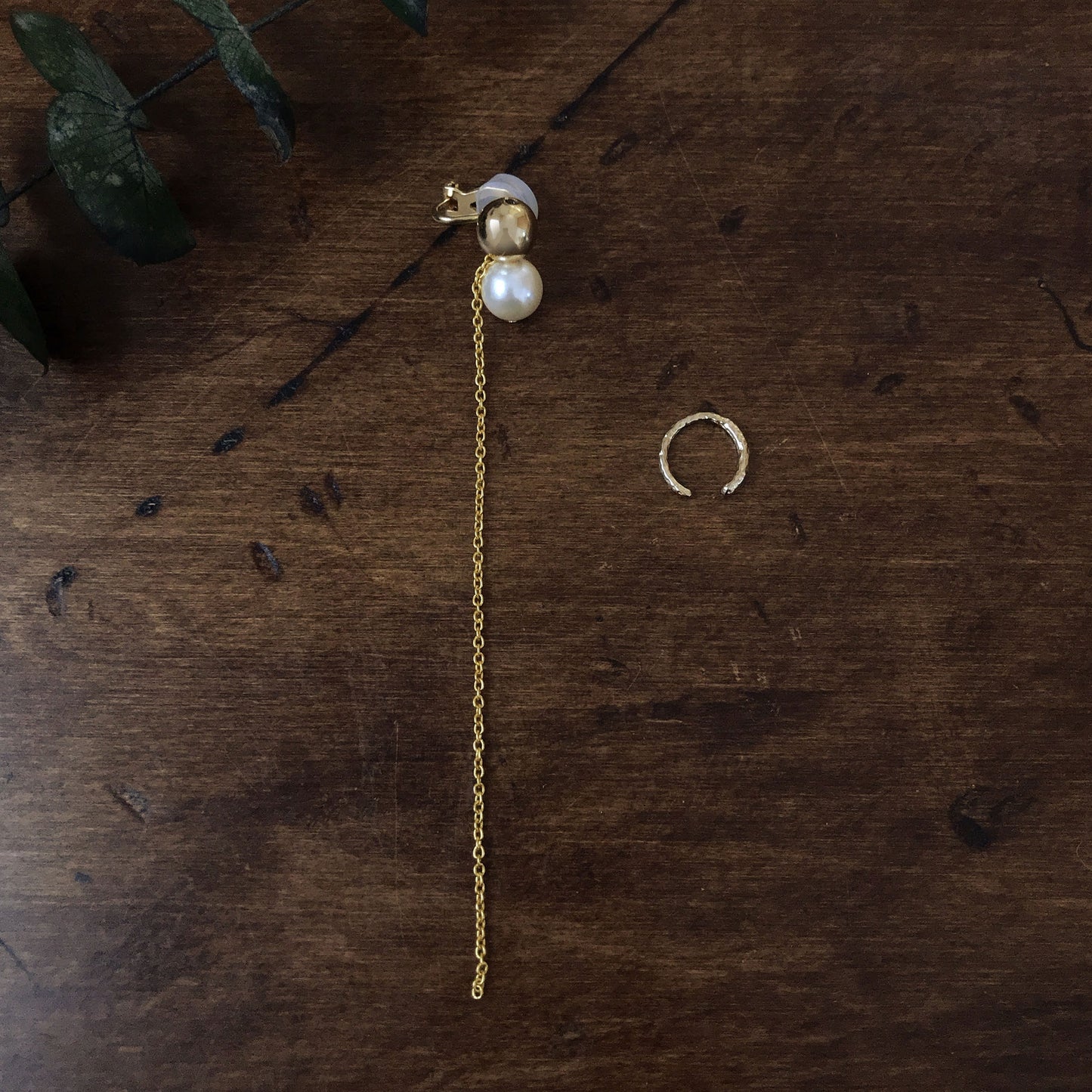 Freshwater pearl and cut bead ear cuff | June birthstone