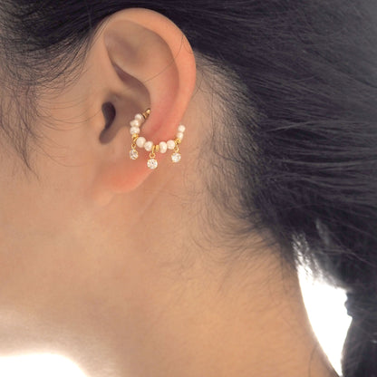 Swaying zirconia x freshwater pearl ear cuff