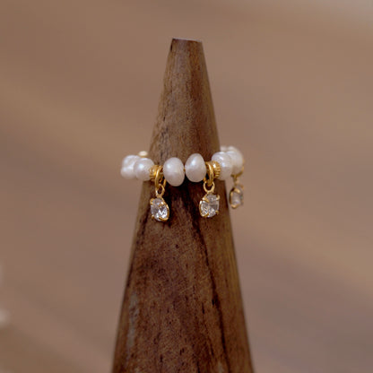 Swaying zirconia x freshwater pearl ear cuff