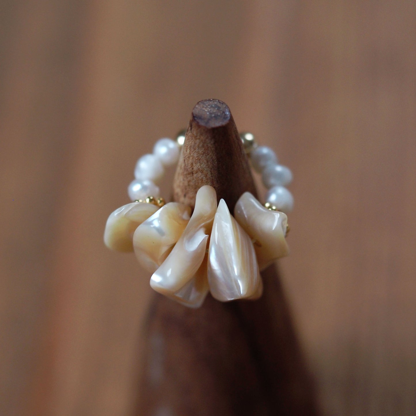 Mother of pearl x freshwater pearl ear cuff | June birthstone