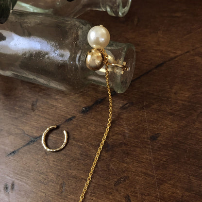 Freshwater pearl and cut bead ear cuff | June birthstone