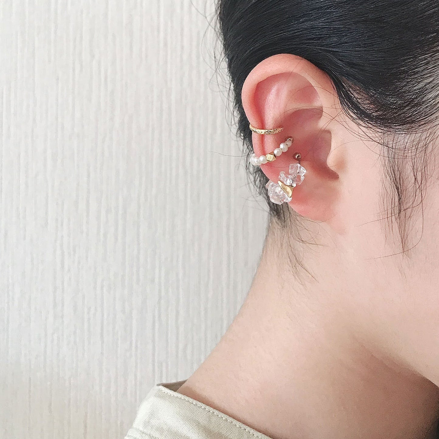 Natural stone Sazare crystal ear cuff | April birthstone